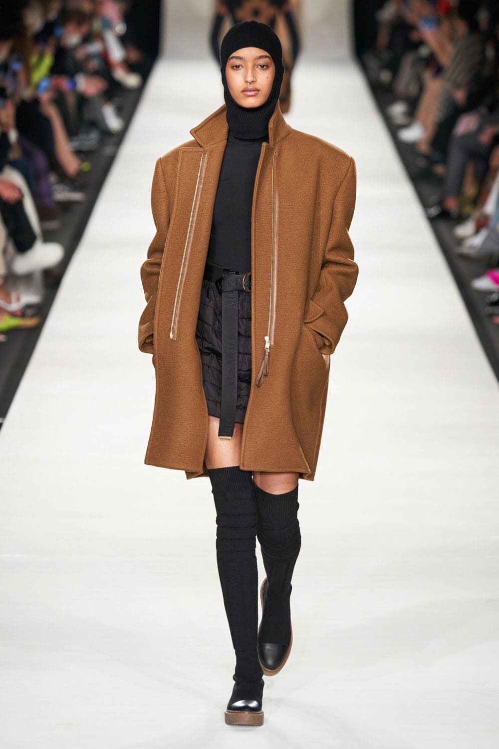 Max Mara Осень Зима 2022-2023 Милан Runway Журнал