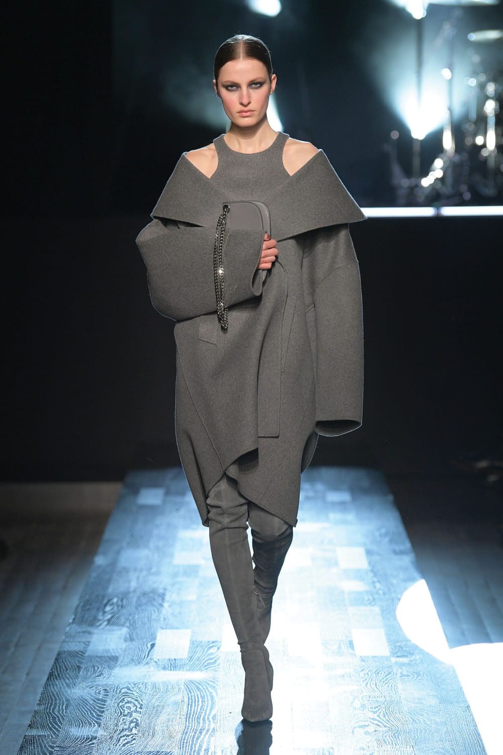 Michael Kors 2022-2023 秋冬纽约时装秀 RUNWAY 杂志