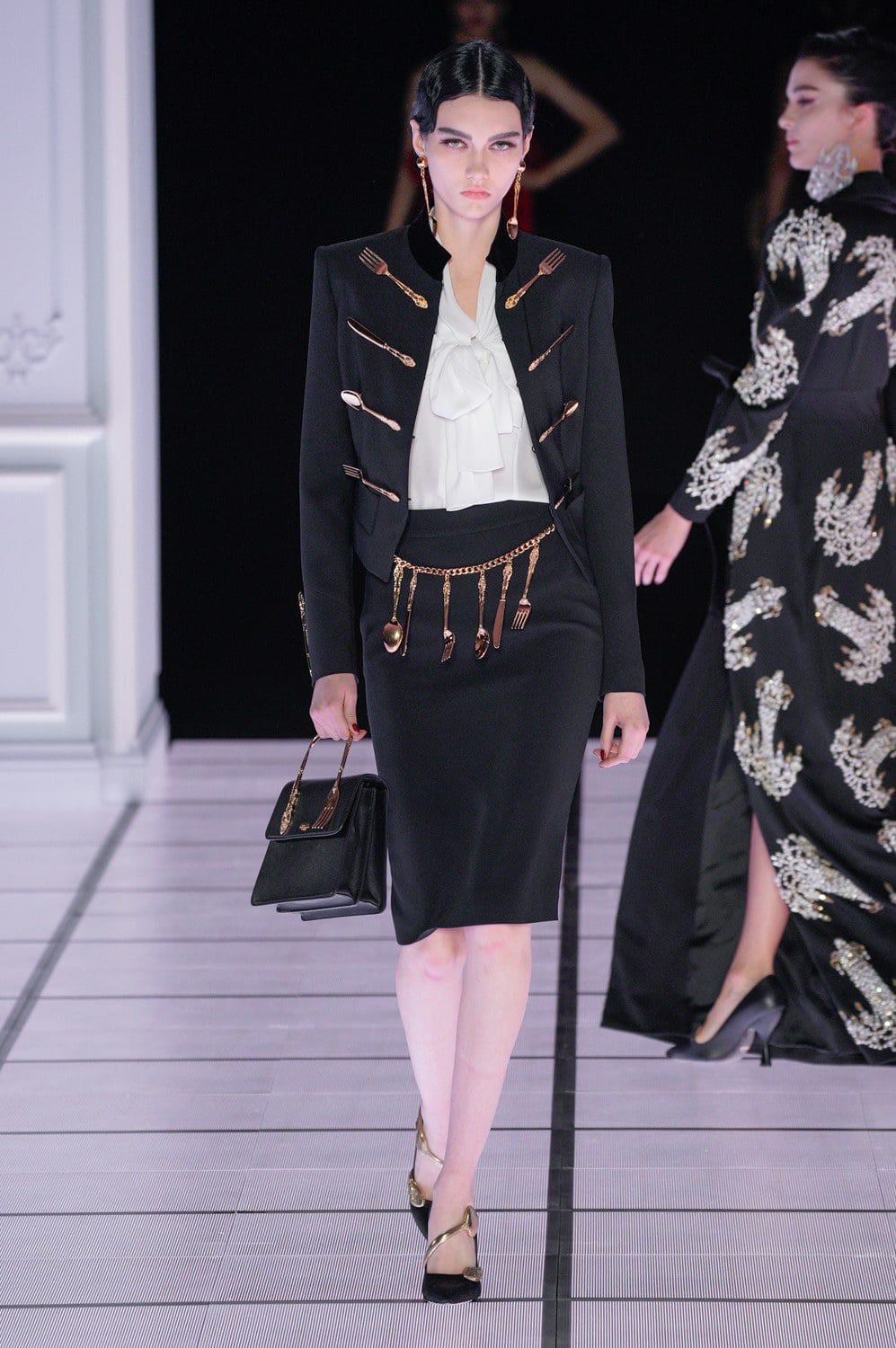 Moschino Outono Inverno 2022-2023 Milão Runway revista
