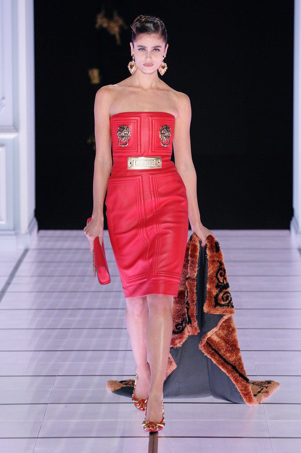 Moschino Outono Inverno 2022-2023 Milão Runway revista