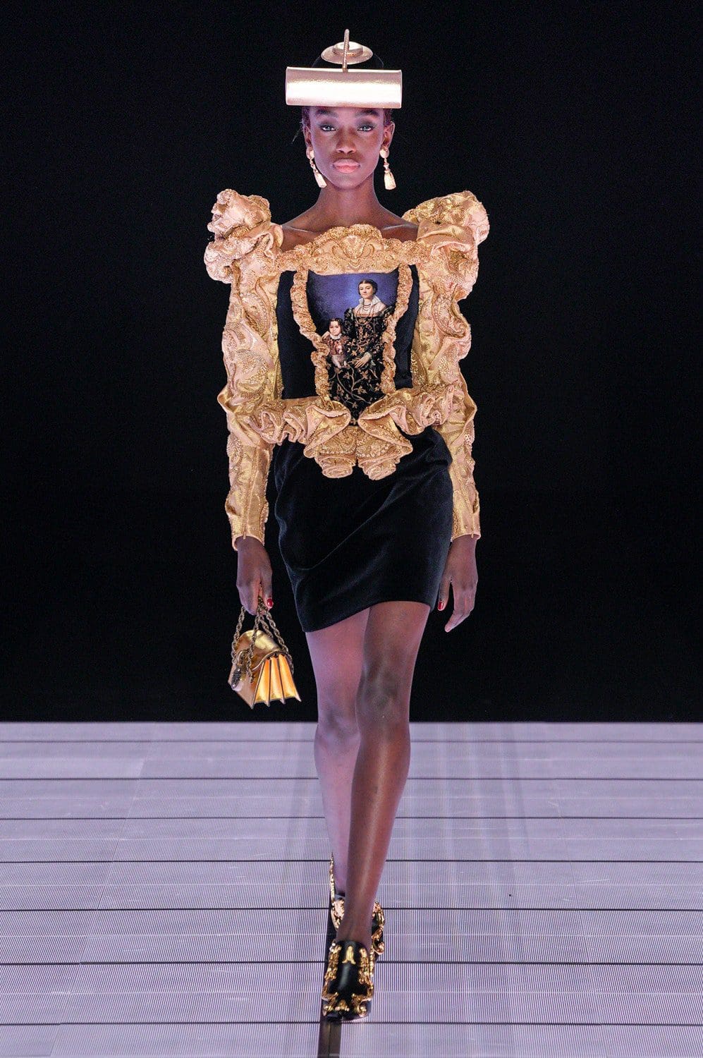 Moschino Outono Inverno 2022-2023 Milão Runway revista