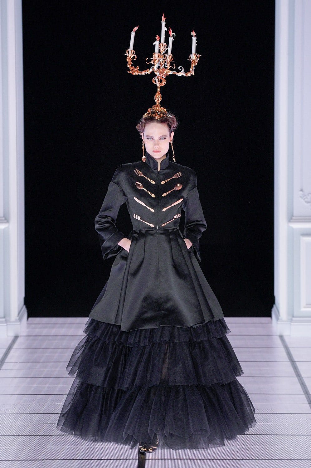 Moschino Outono Inverno 2022-2023 Milão Runway revista