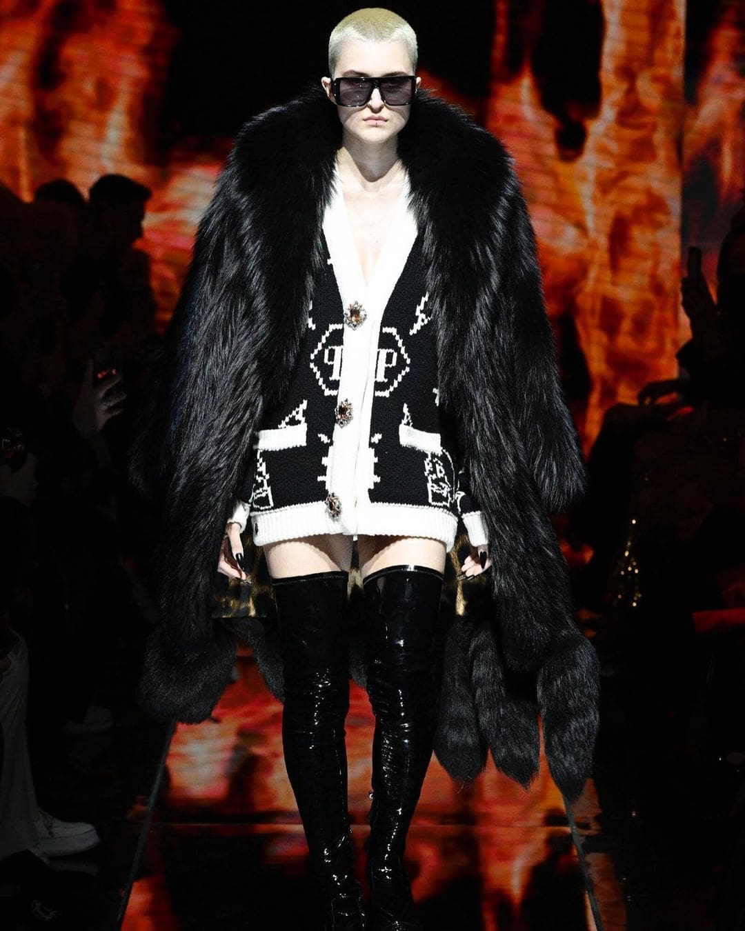 Philipp Plein outono inverno 2022-2023 Milão Runway revista