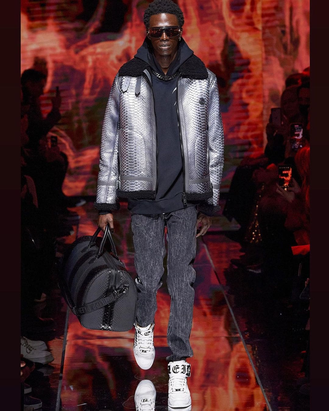 Philipp Plein outono inverno 2022-2023 Milão Runway revista
