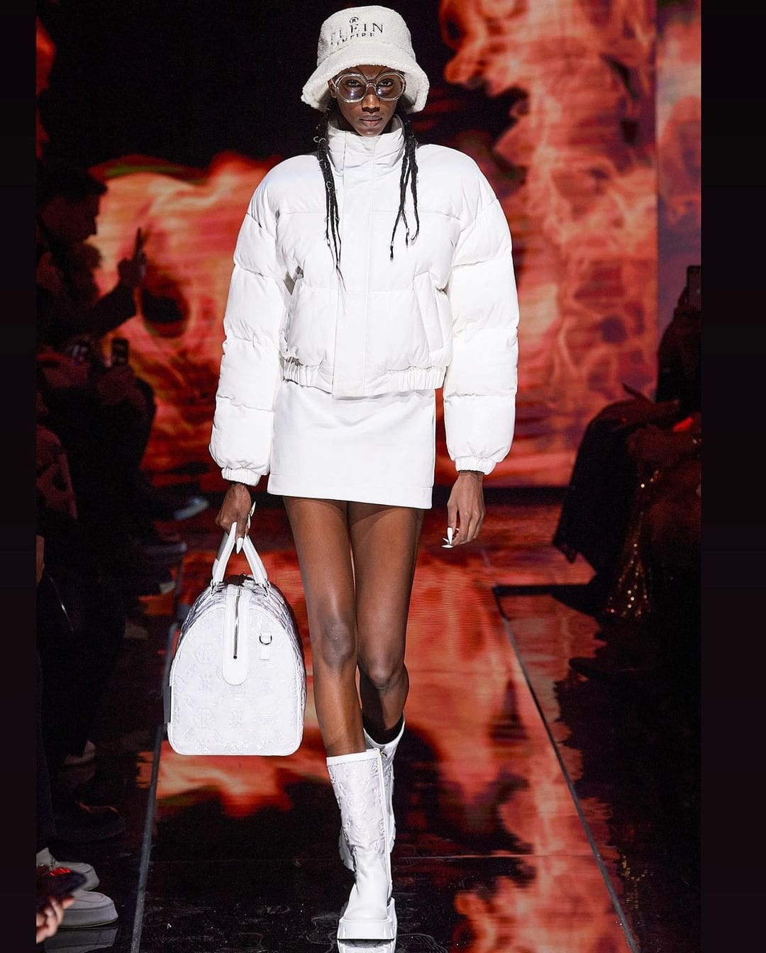 Philipp Plein outono inverno 2022-2023 Milão Runway revista