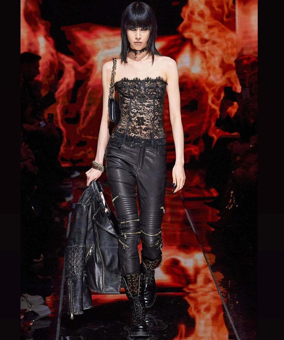 Philipp Plein outono inverno 2022-2023 Milão Runway revista