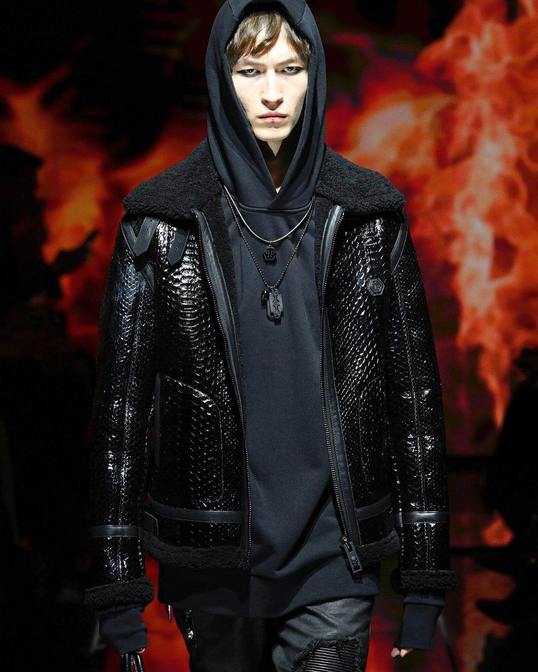 Philipp Plein outono inverno 2022-2023 Milão Runway revista