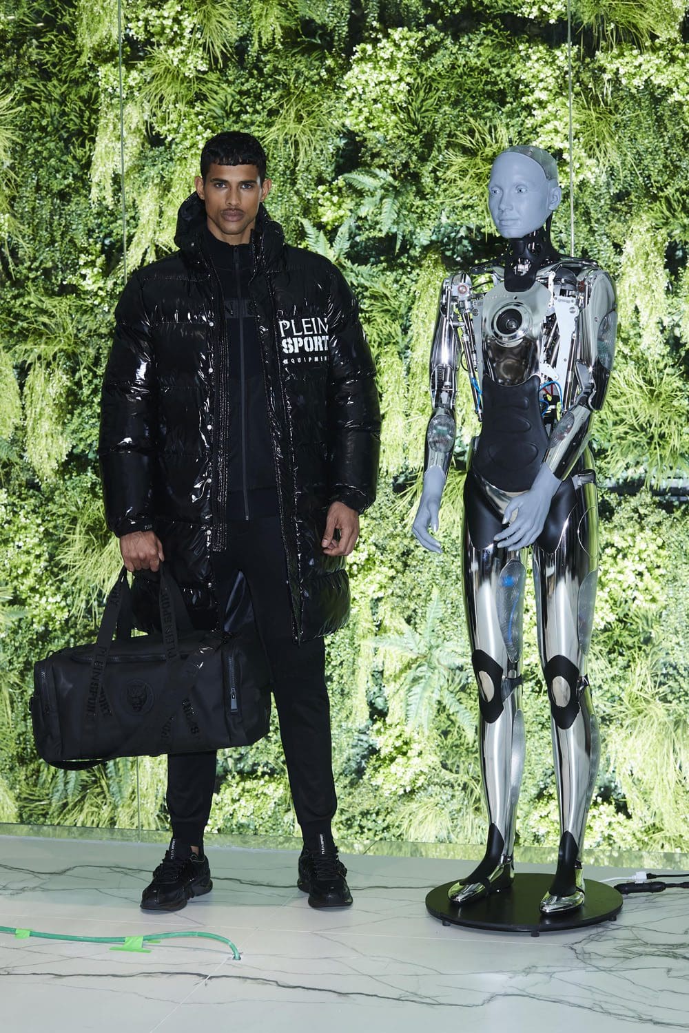 Plein Sport Outono 2022 primeira coleção Milão Runway revista