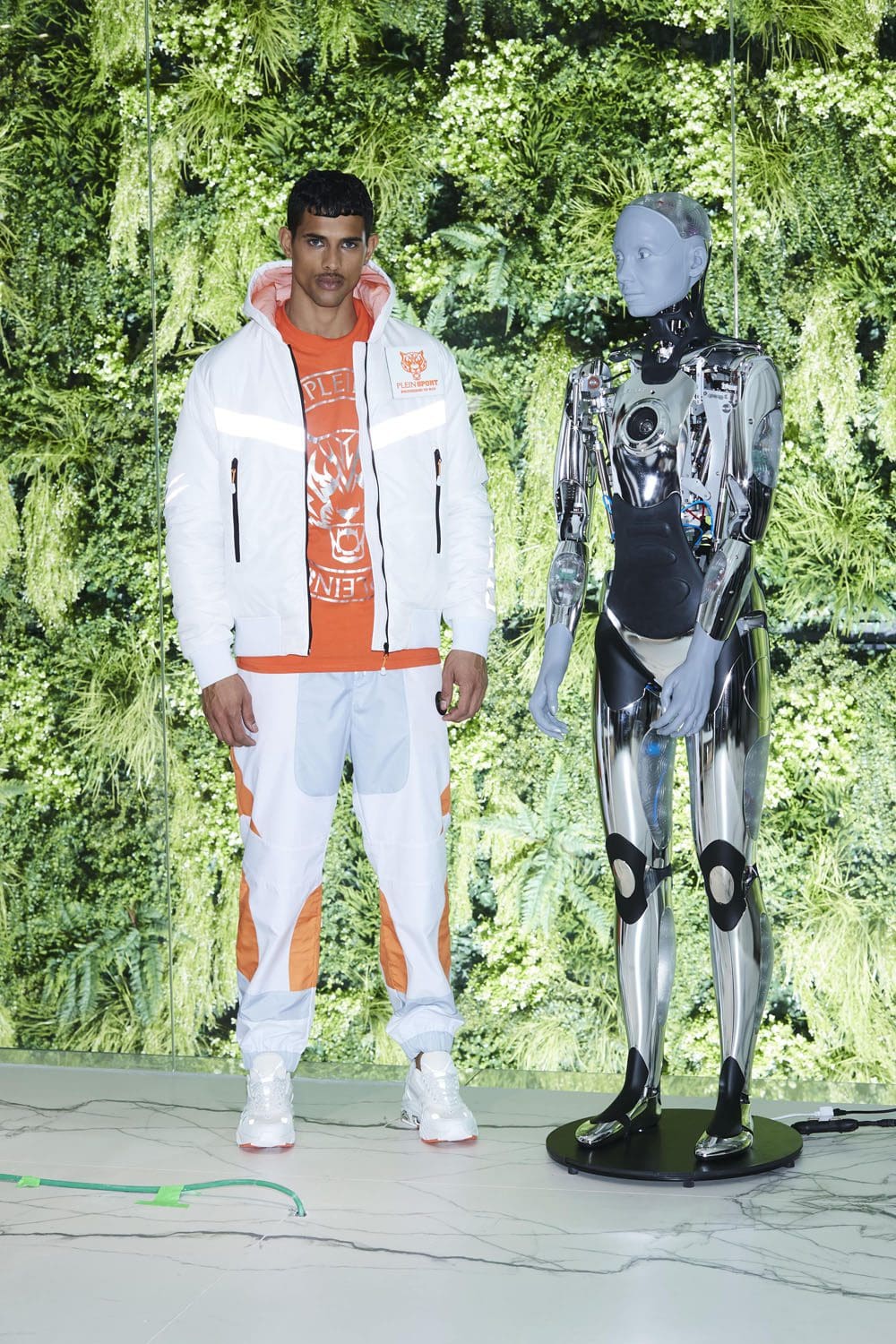 Plein Sport Outono 2022 primeira coleção Milão Runway revista