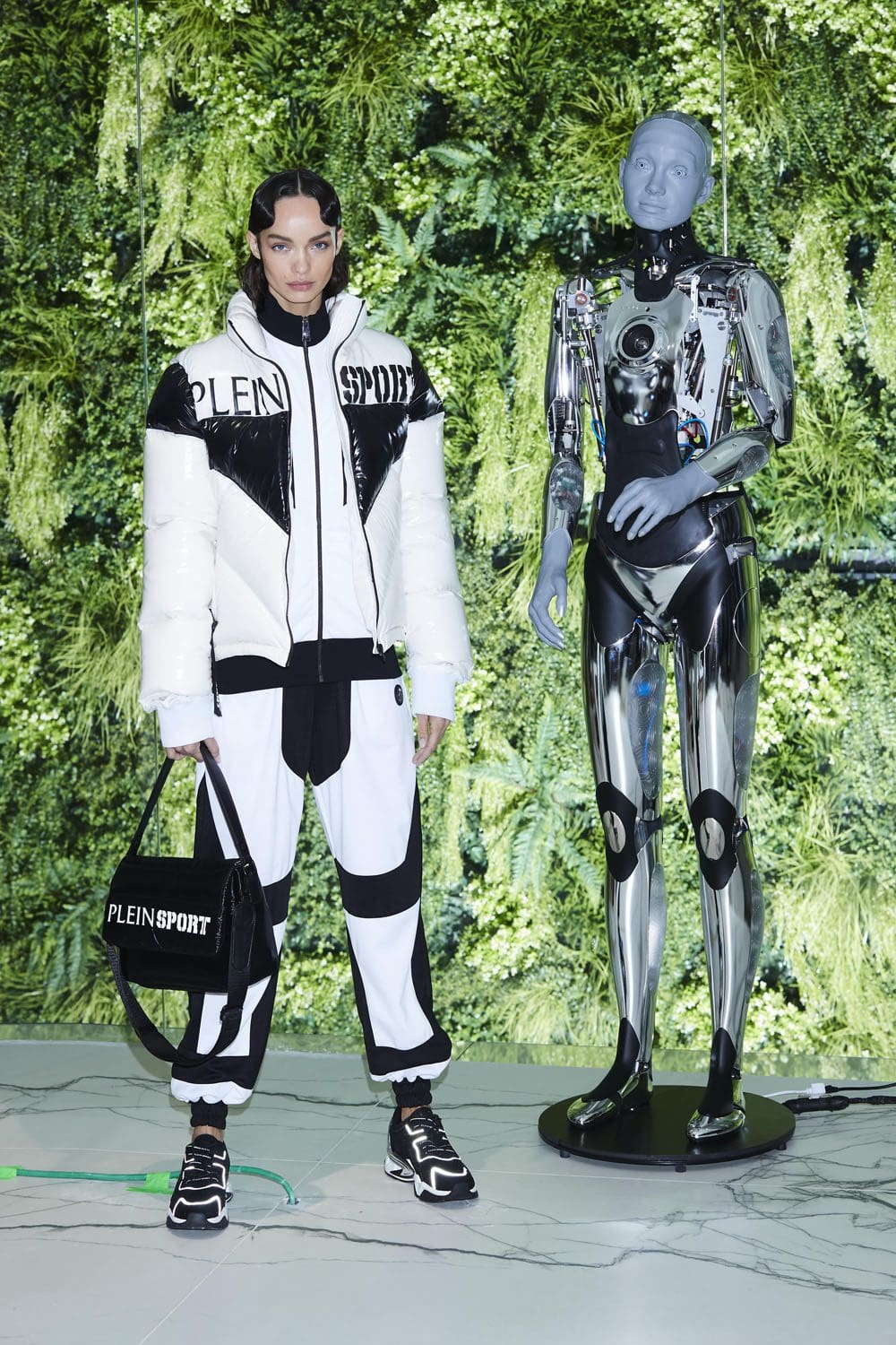 Plein Sport Outono 2022 primeira coleção Milão Runway revista