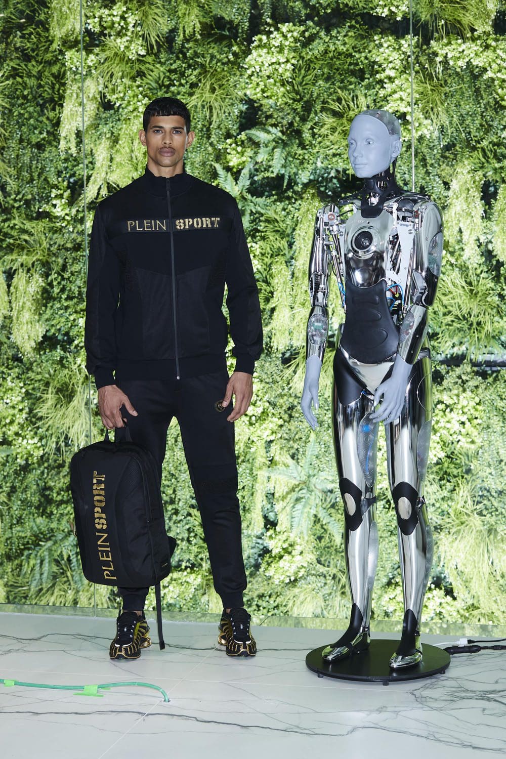 Plein Sport Outono 2022 primeira coleção Milão Runway revista