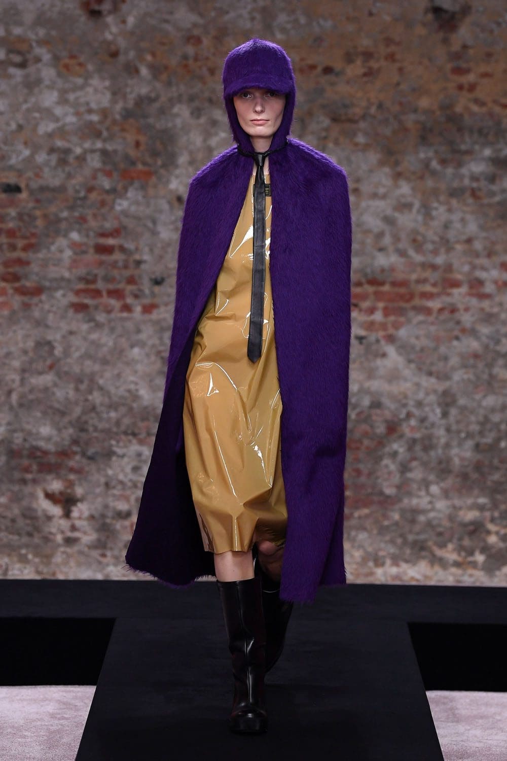 Raf Simons Autunno Inverno 2022-2023 Londra di RUNWAY MAGAZINE