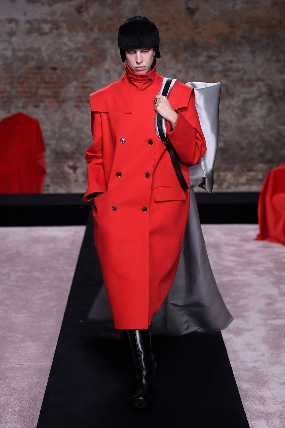 Raf Simons Autunno Inverno 2022-2023 Londra di RUNWAY MAGAZINE