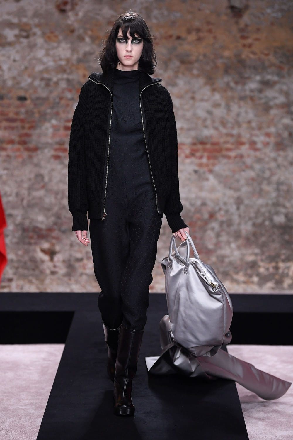 Raf Simons Autunno Inverno 2022-2023 Londra di RUNWAY MAGAZINE
