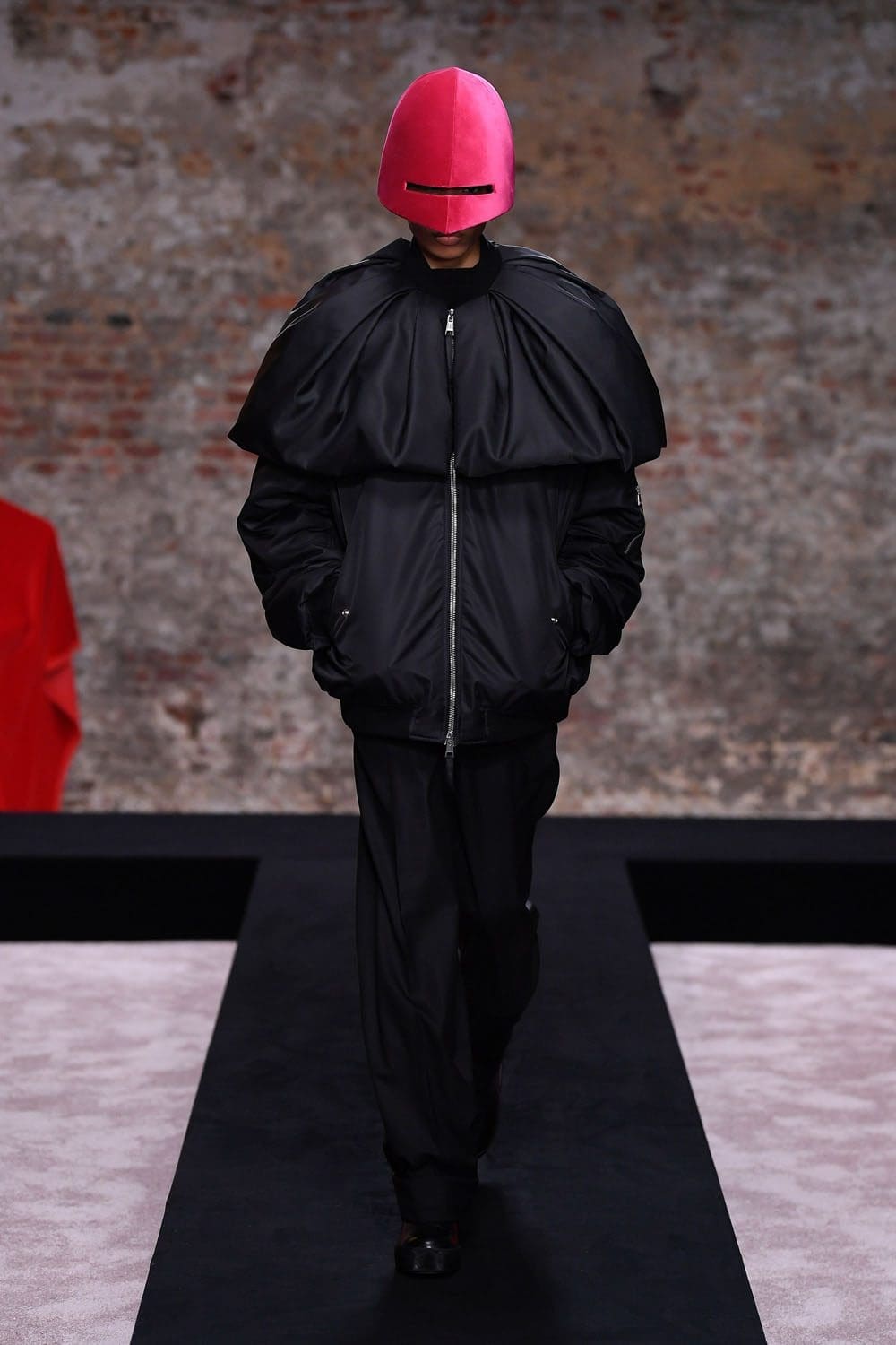 Raf Simons Autunno Inverno 2022-2023 Londra di RUNWAY MAGAZINE