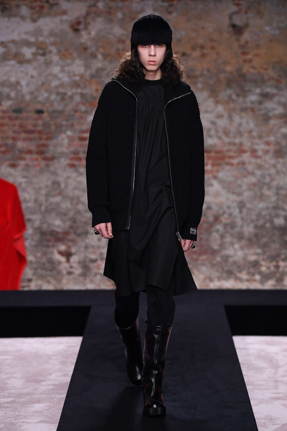 Raf Simons Autunno Inverno 2022-2023 Londra di RUNWAY MAGAZINE