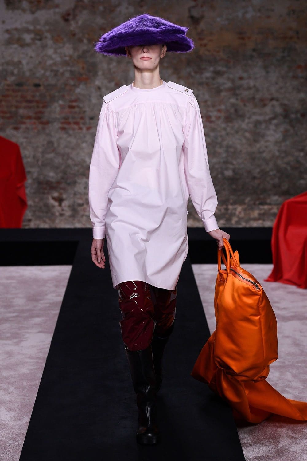 Raf Simons Autunno Inverno 2022-2023 Londra di RUNWAY MAGAZINE