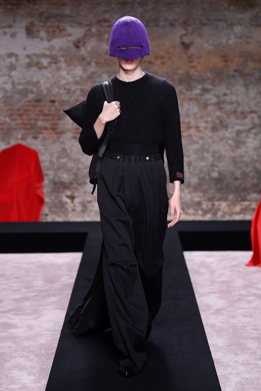Raf Simons Autunno Inverno 2022-2023 Londra di RUNWAY MAGAZINE