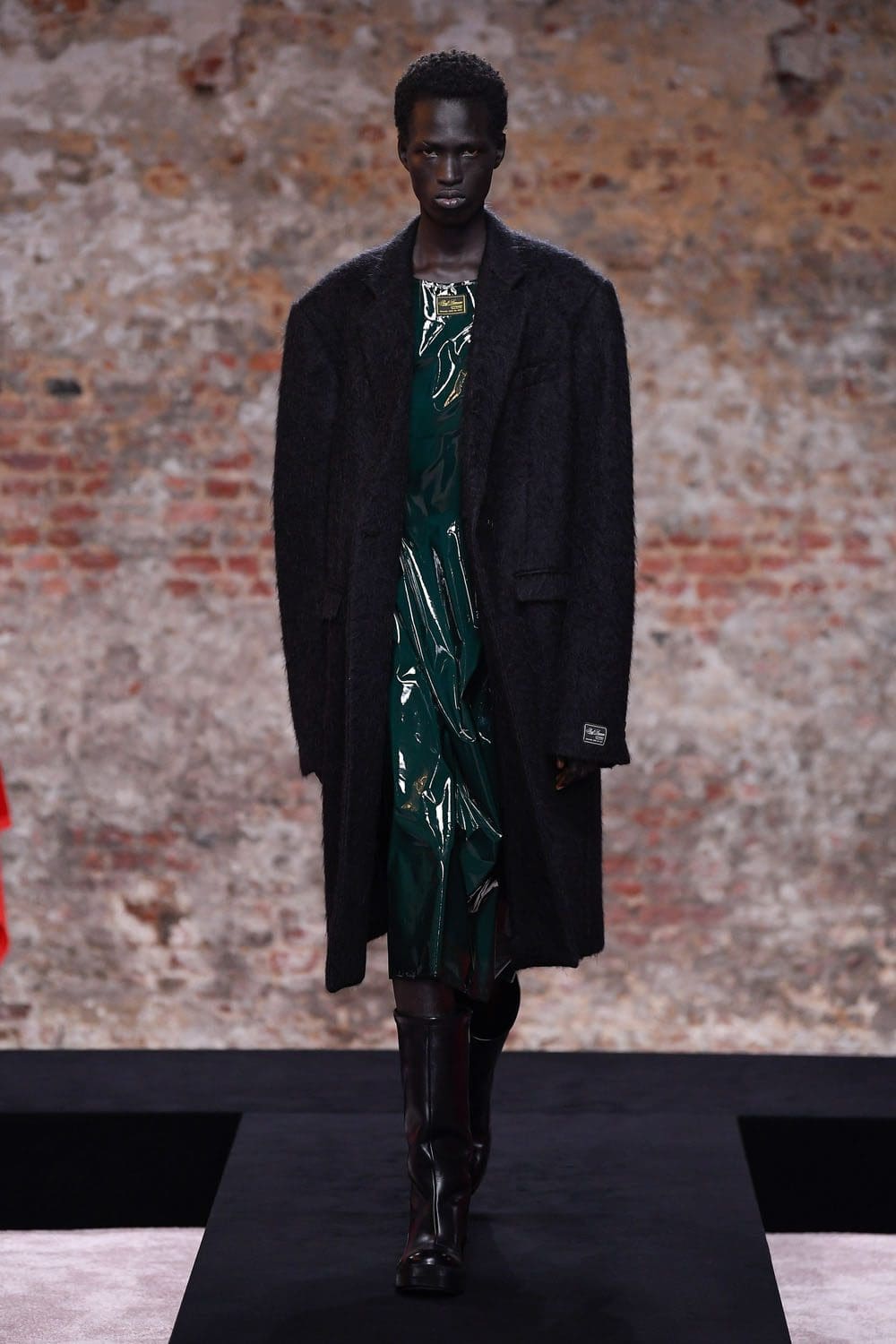 Raf Simons Autunno Inverno 2022-2023 Londra di RUNWAY MAGAZINE