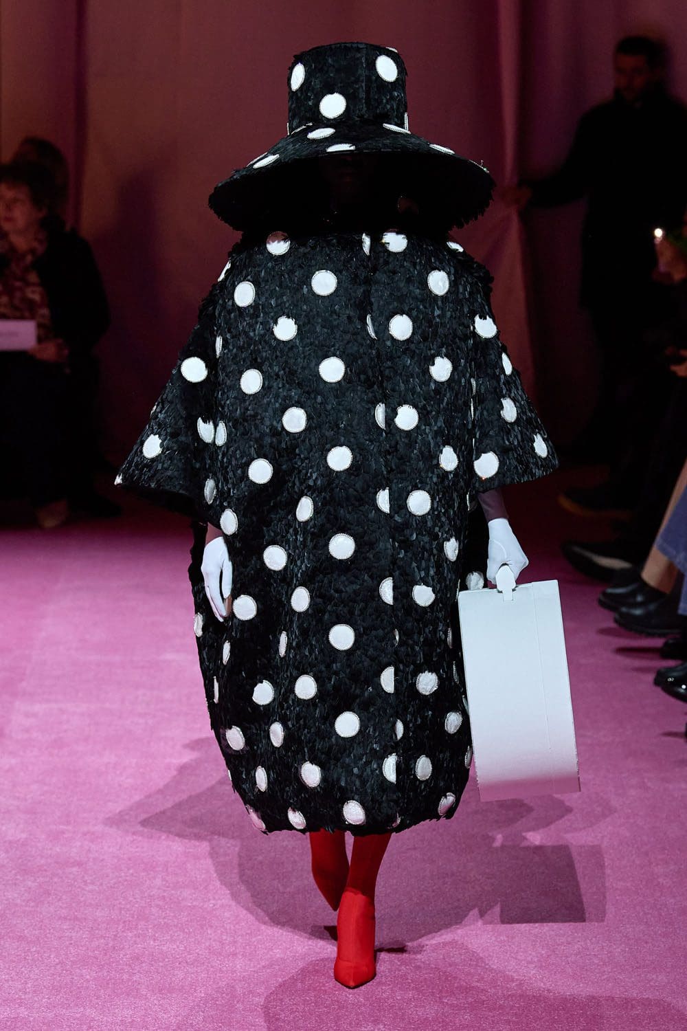 Richard Quinn Outono Inverno 2022-2023 Londres por RUNWAY MAGAZINE