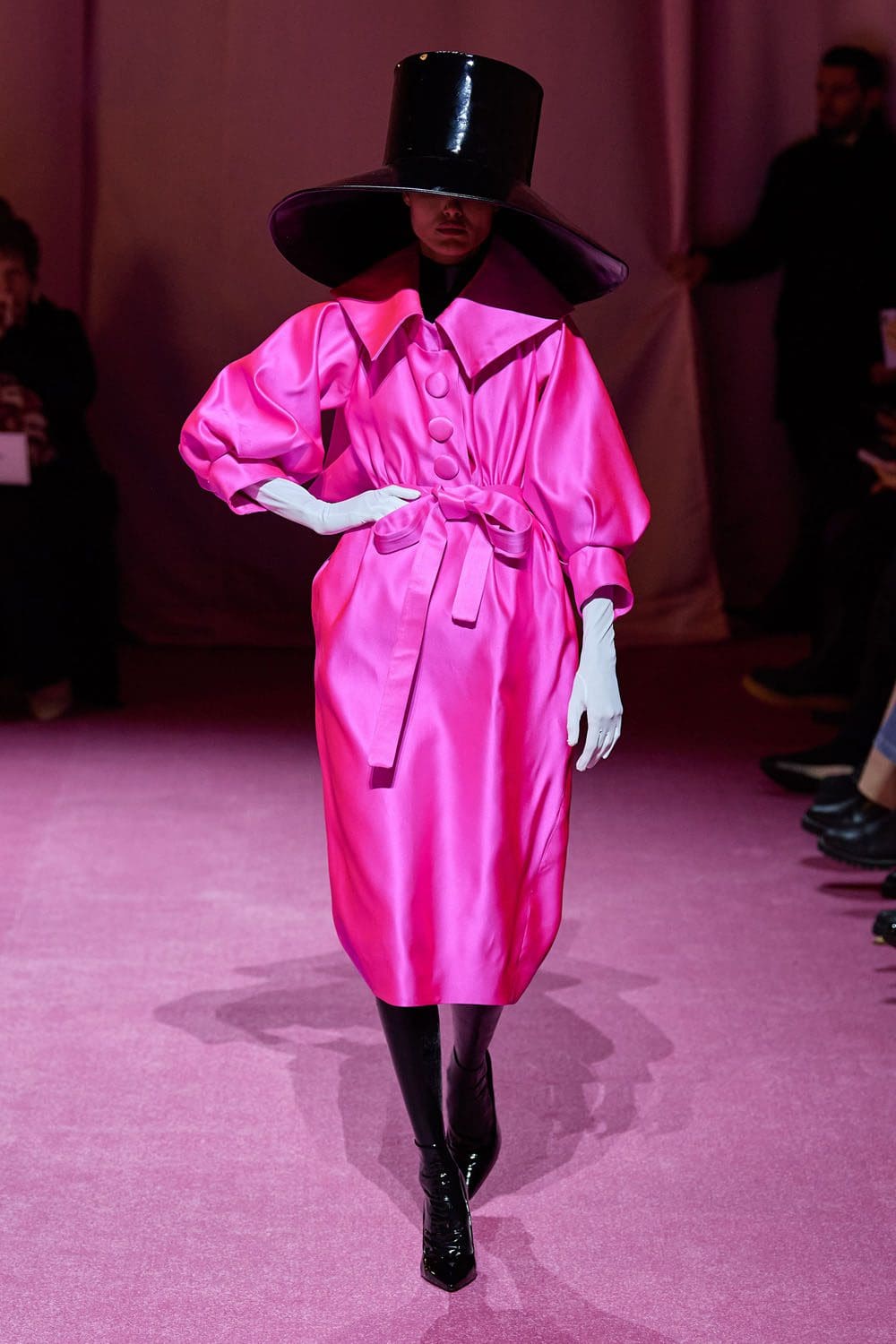 Richard Quinn Outono Inverno 2022-2023 Londres por RUNWAY MAGAZINE