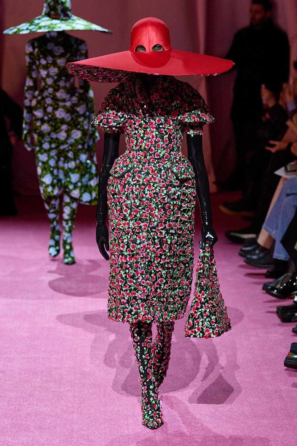 Richard Quinn Outono Inverno 2022-2023 Londres por RUNWAY MAGAZINE
