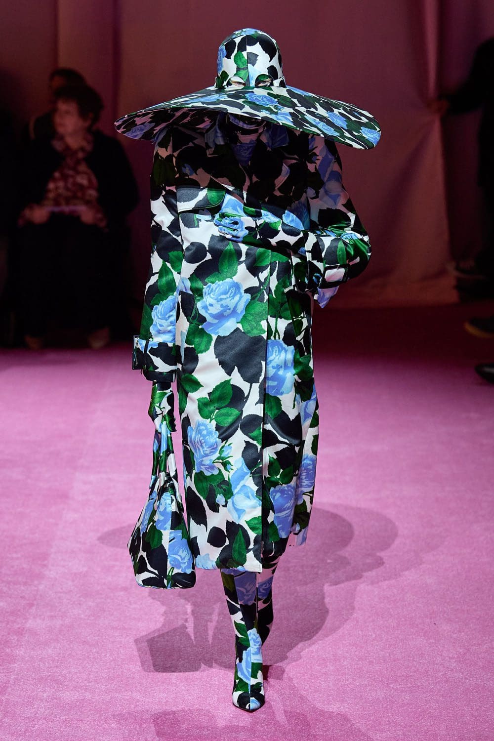 Richard Quinn Outono Inverno 2022-2023 Londres por RUNWAY MAGAZINE