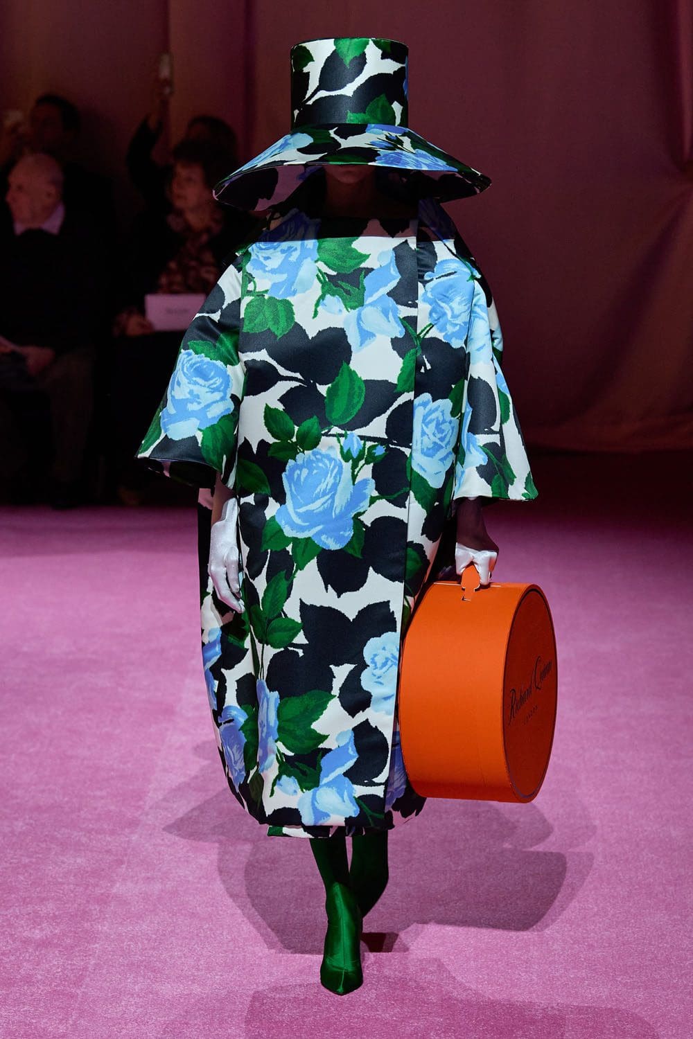 Richard Quinn Outono Inverno 2022-2023 Londres por RUNWAY MAGAZINE