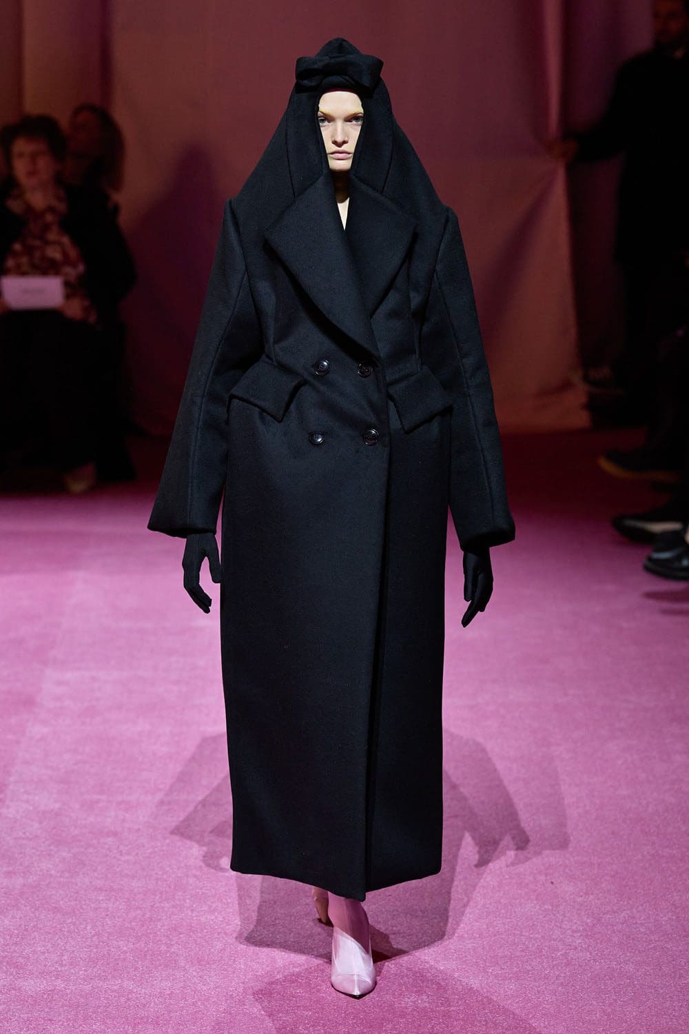 Richard Quinn Outono Inverno 2022-2023 Londres por RUNWAY MAGAZINE