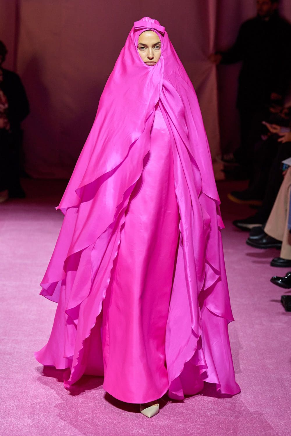 Richard Quinn Outono Inverno 2022-2023 Londres por RUNWAY MAGAZINE