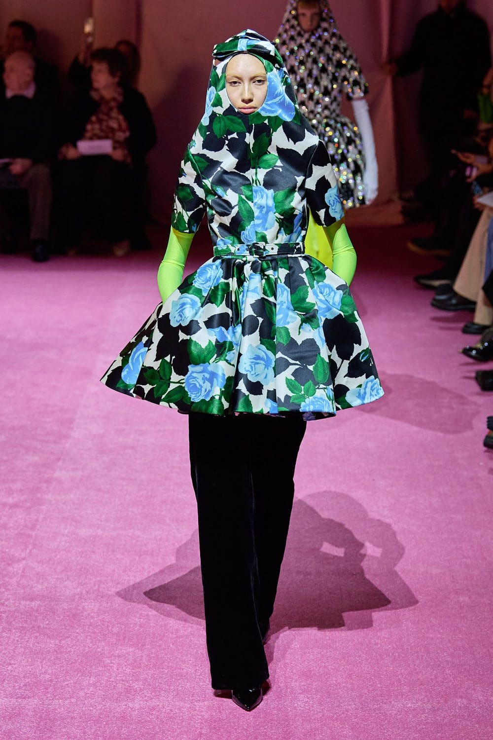 Richard Quinn Outono Inverno 2022-2023 Londres por RUNWAY MAGAZINE
