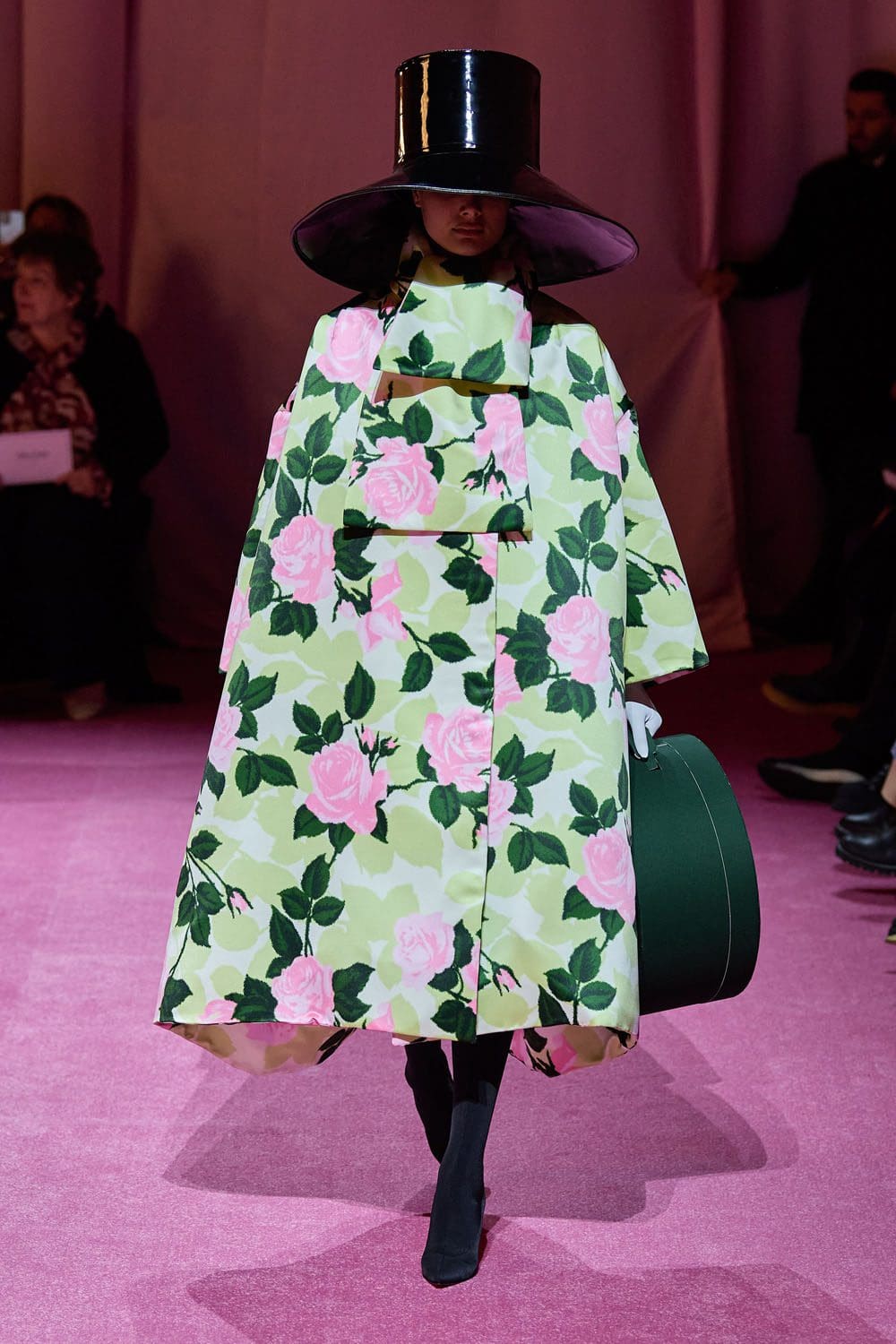Richard Quinn Outono Inverno 2022-2023 Londres por RUNWAY MAGAZINE