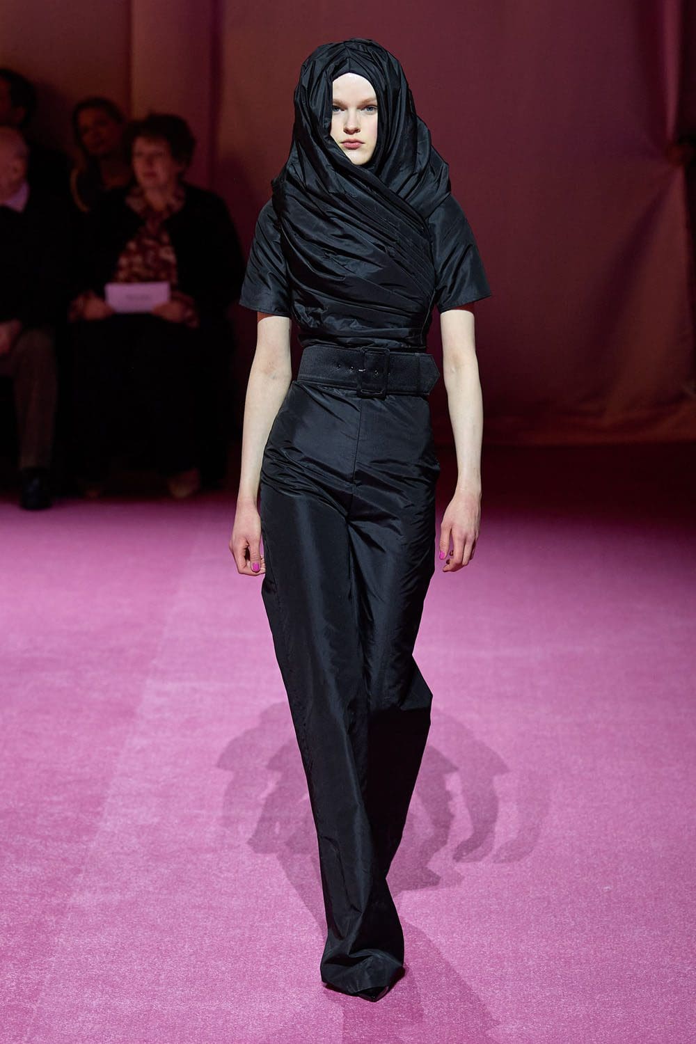 Richard Quinn Outono Inverno 2022-2023 Londres por RUNWAY MAGAZINE