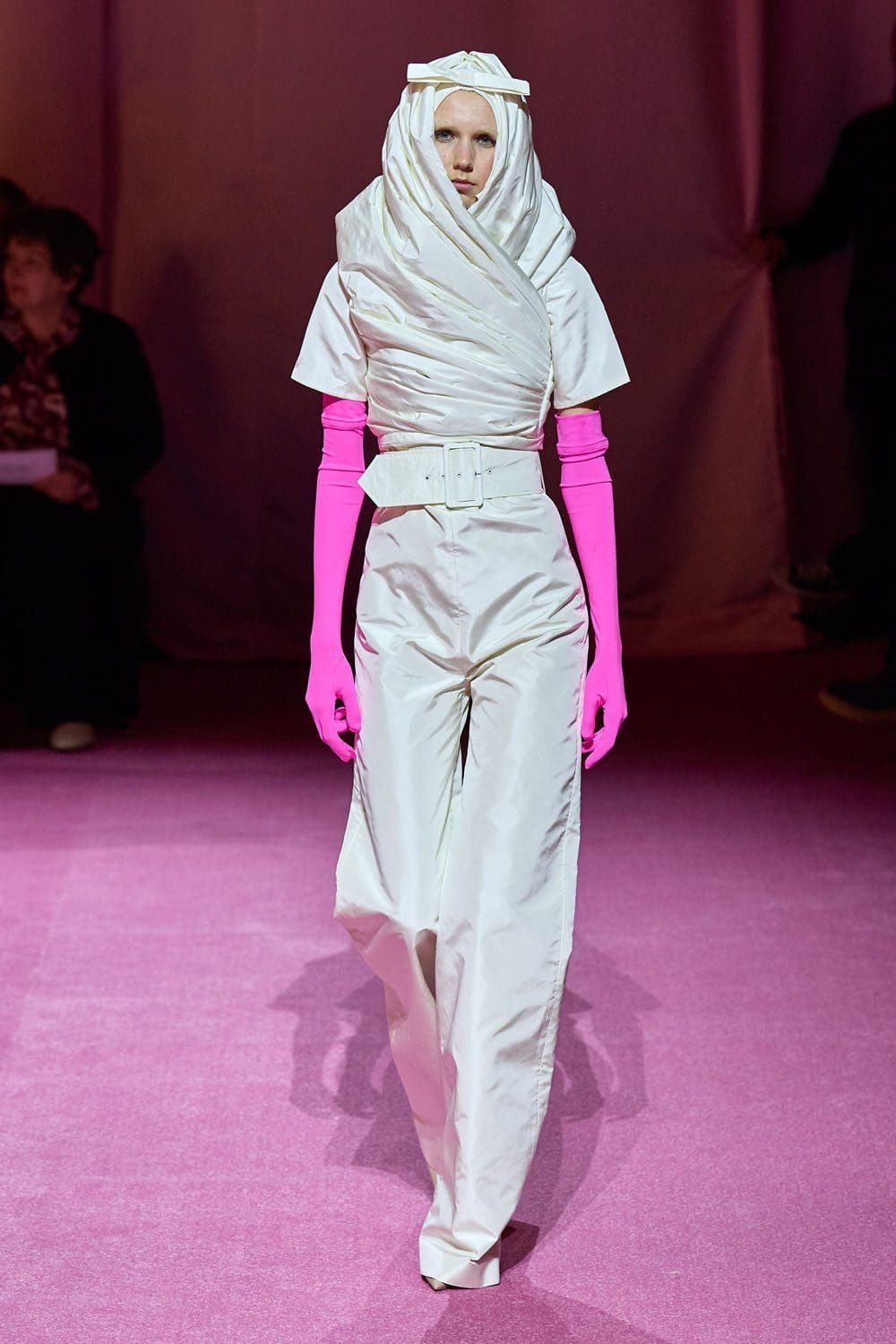Richard Quinn Outono Inverno 2022-2023 Londres por RUNWAY MAGAZINE
