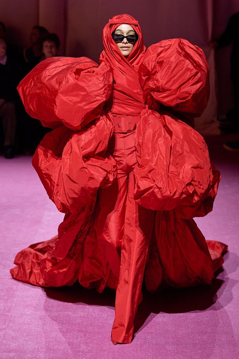 Richard Quinn Outono Inverno 2022-2023 Londres por RUNWAY MAGAZINE