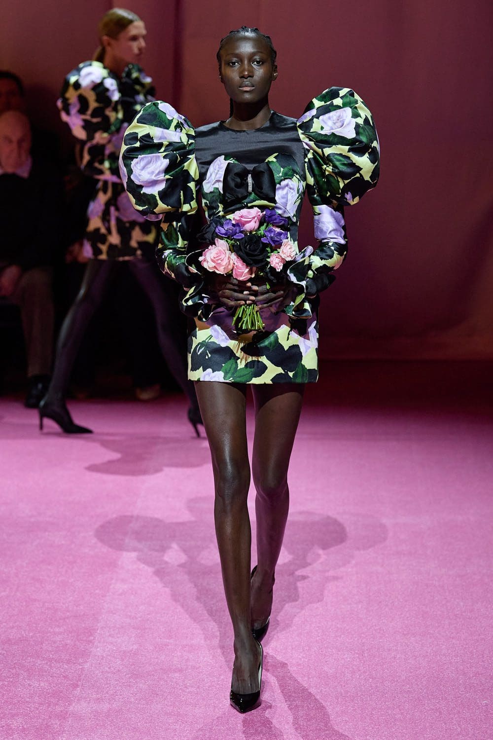 Richard Quinn Outono Inverno 2022-2023 Londres por RUNWAY MAGAZINE