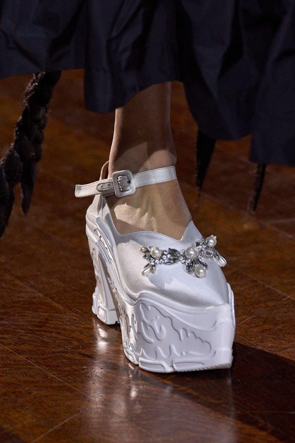 シモン・ロッチャ2022-2023年秋冬ロンドン RUNWAY マガジン