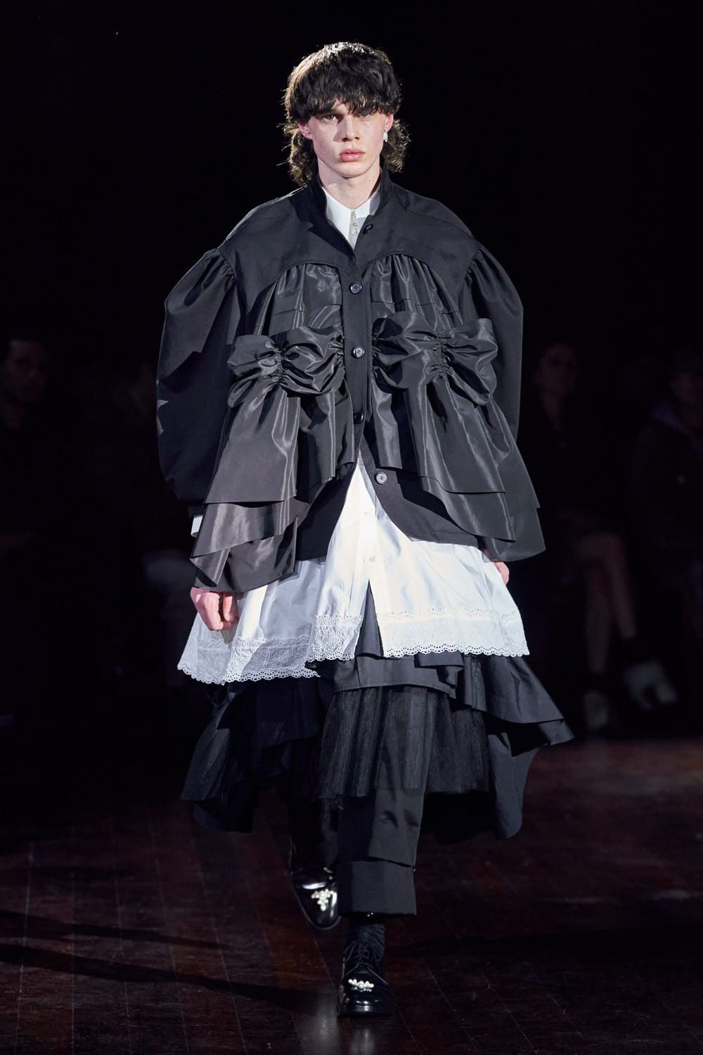 シモン・ロッチャ2022-2023年秋冬ロンドン RUNWAY マガジン