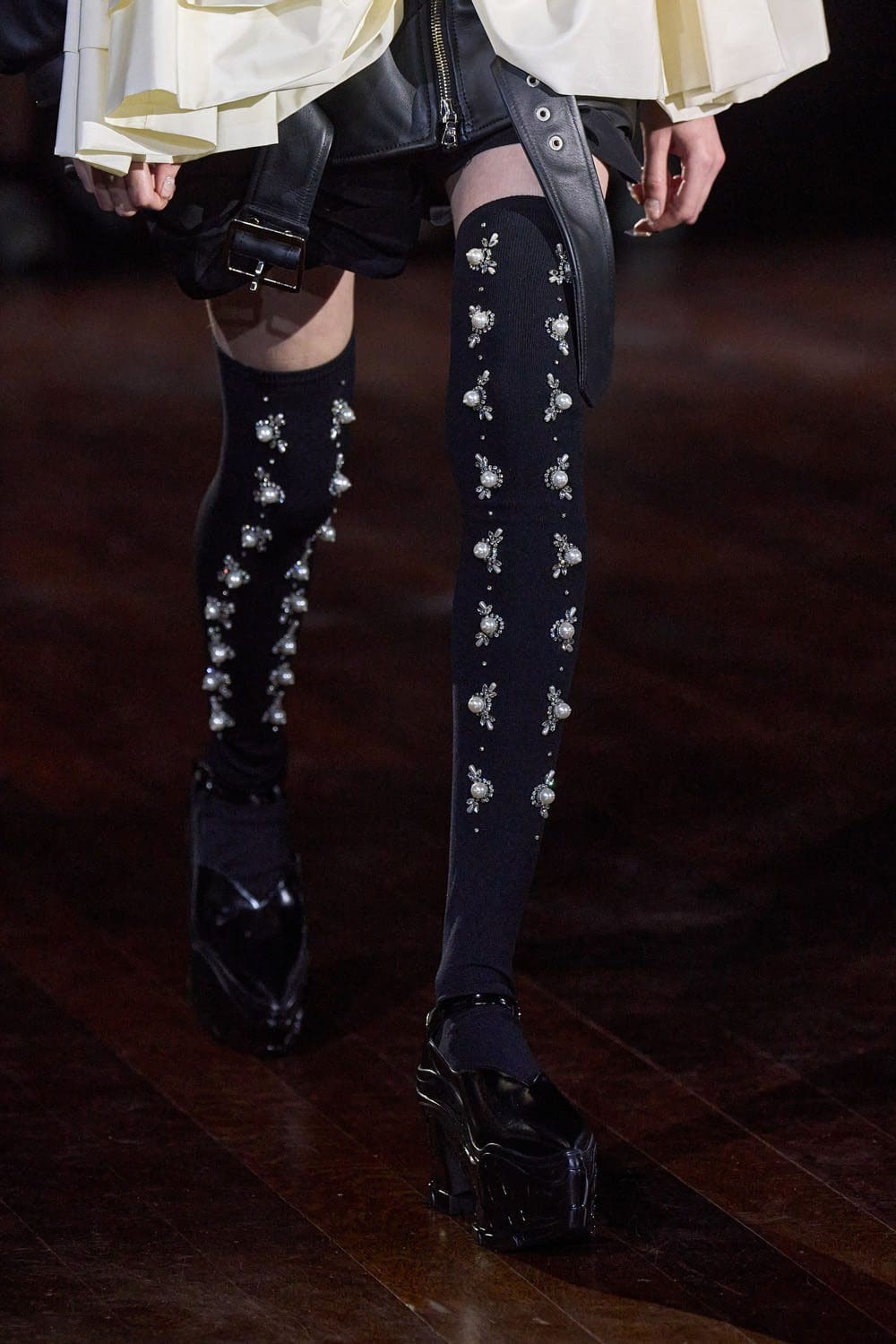 シモン・ロッチャ2022-2023年秋冬ロンドン RUNWAY マガジン
