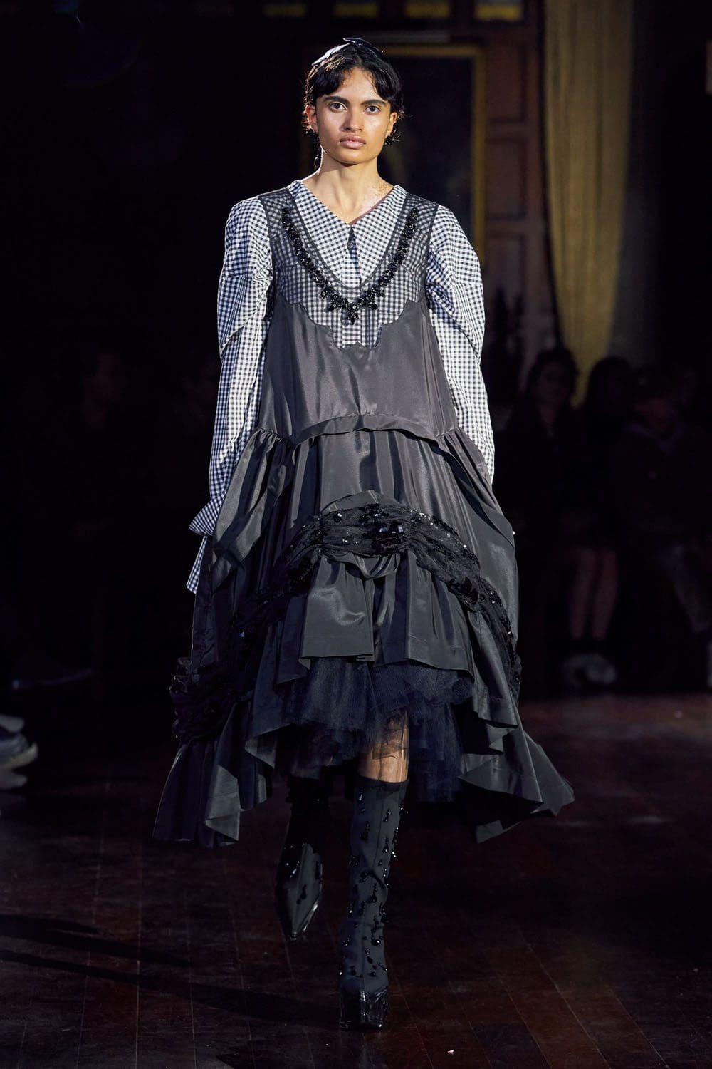 シモン・ロッチャ2022-2023年秋冬ロンドン RUNWAY マガジン