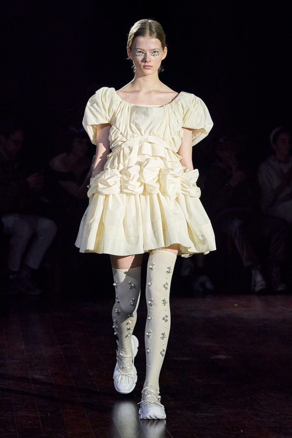 シモン・ロッチャ2022-2023年秋冬ロンドン RUNWAY マガジン