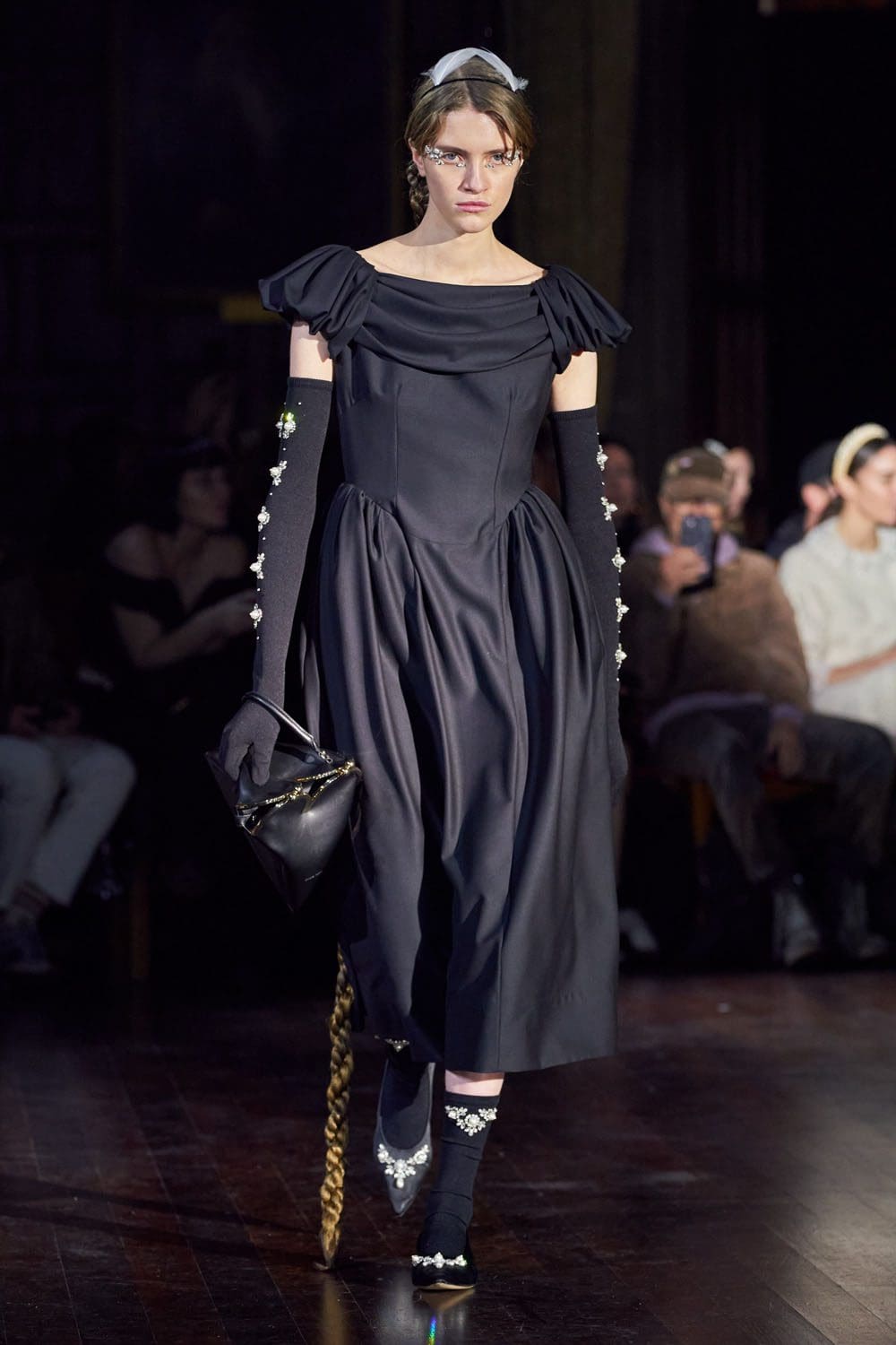 シモン・ロッチャ2022-2023年秋冬ロンドン RUNWAY マガジン