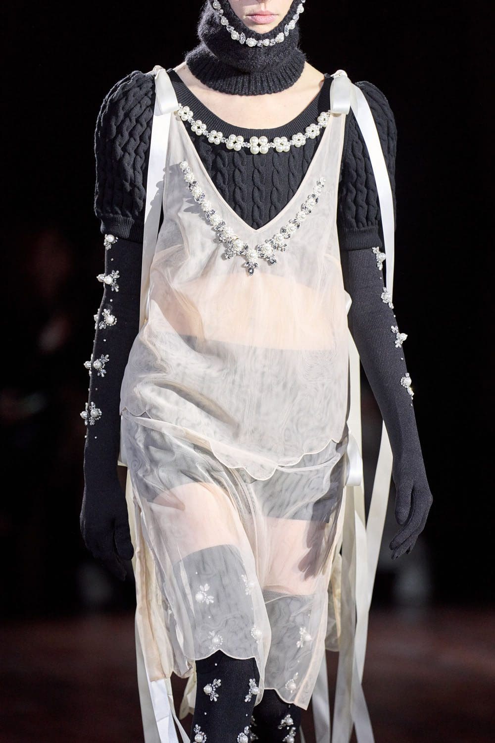 シモン・ロッチャ2022-2023年秋冬ロンドン RUNWAY マガジン