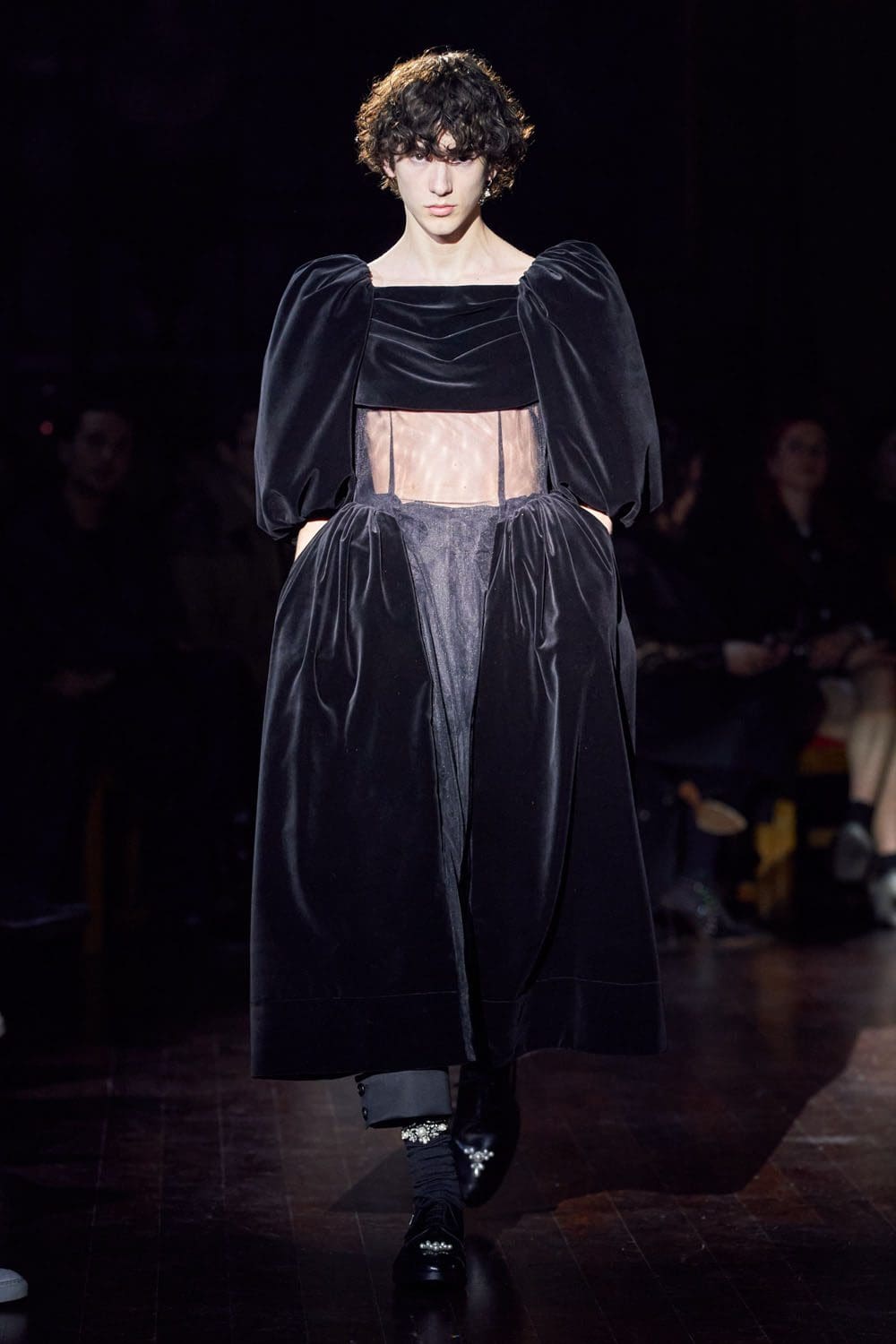 シモン・ロッチャ2022-2023年秋冬ロンドン RUNWAY マガジン