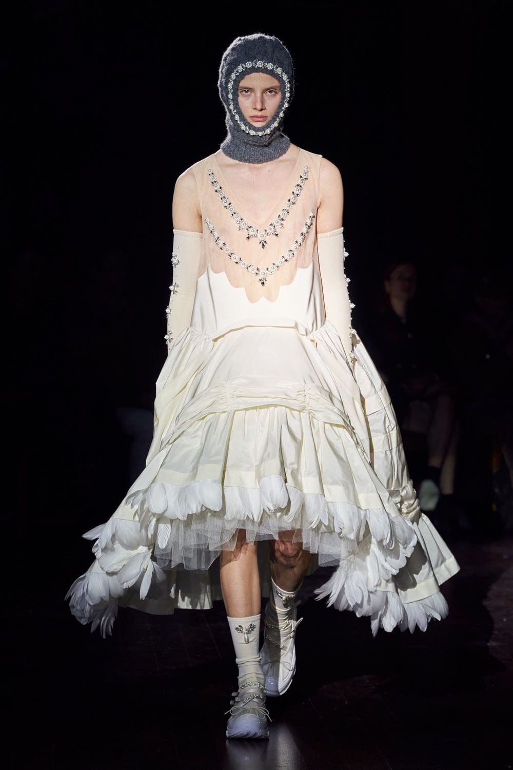 シモン・ロッチャ2022-2023年秋冬ロンドン RUNWAY マガジン