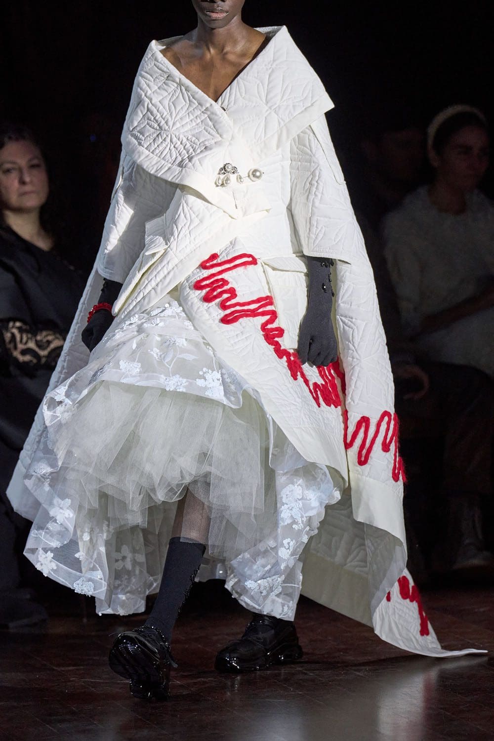 シモン・ロッチャ2022-2023年秋冬ロンドン RUNWAY マガジン