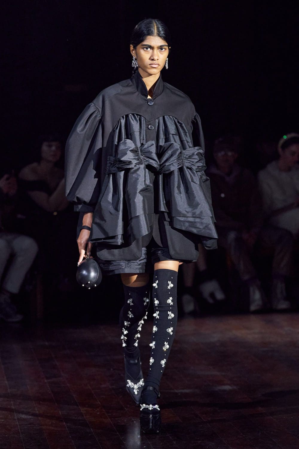 シモン・ロッチャ2022-2023年秋冬ロンドン RUNWAY マガジン