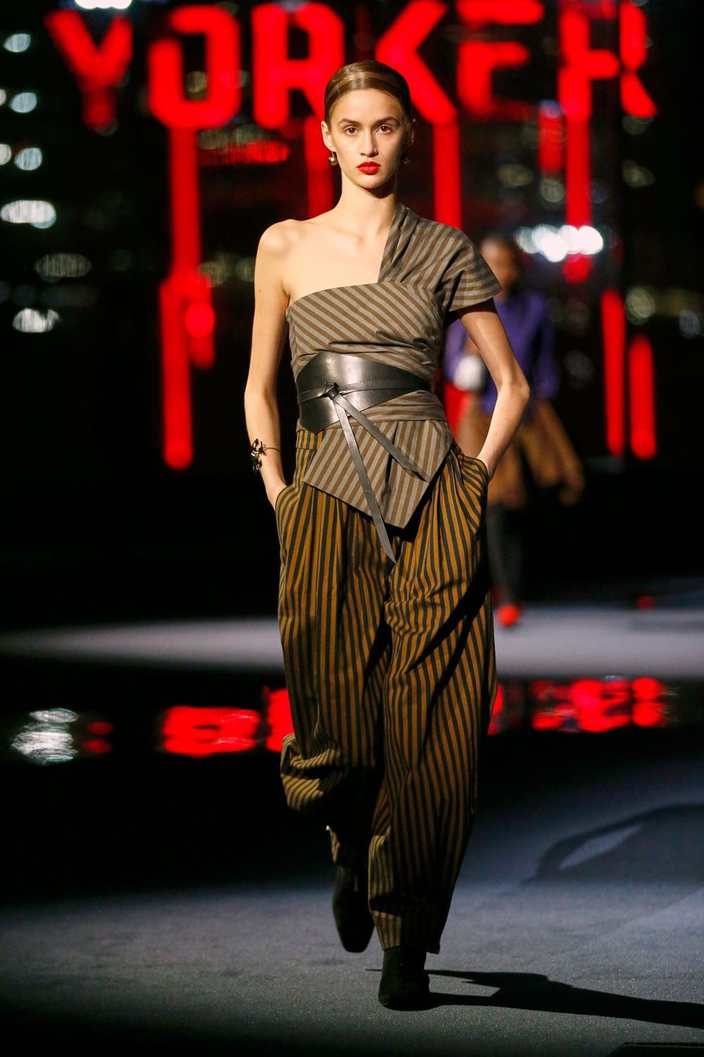 Tory Burch Autunno Inverno 2022-2023 di RUNWAY MAGAZINE