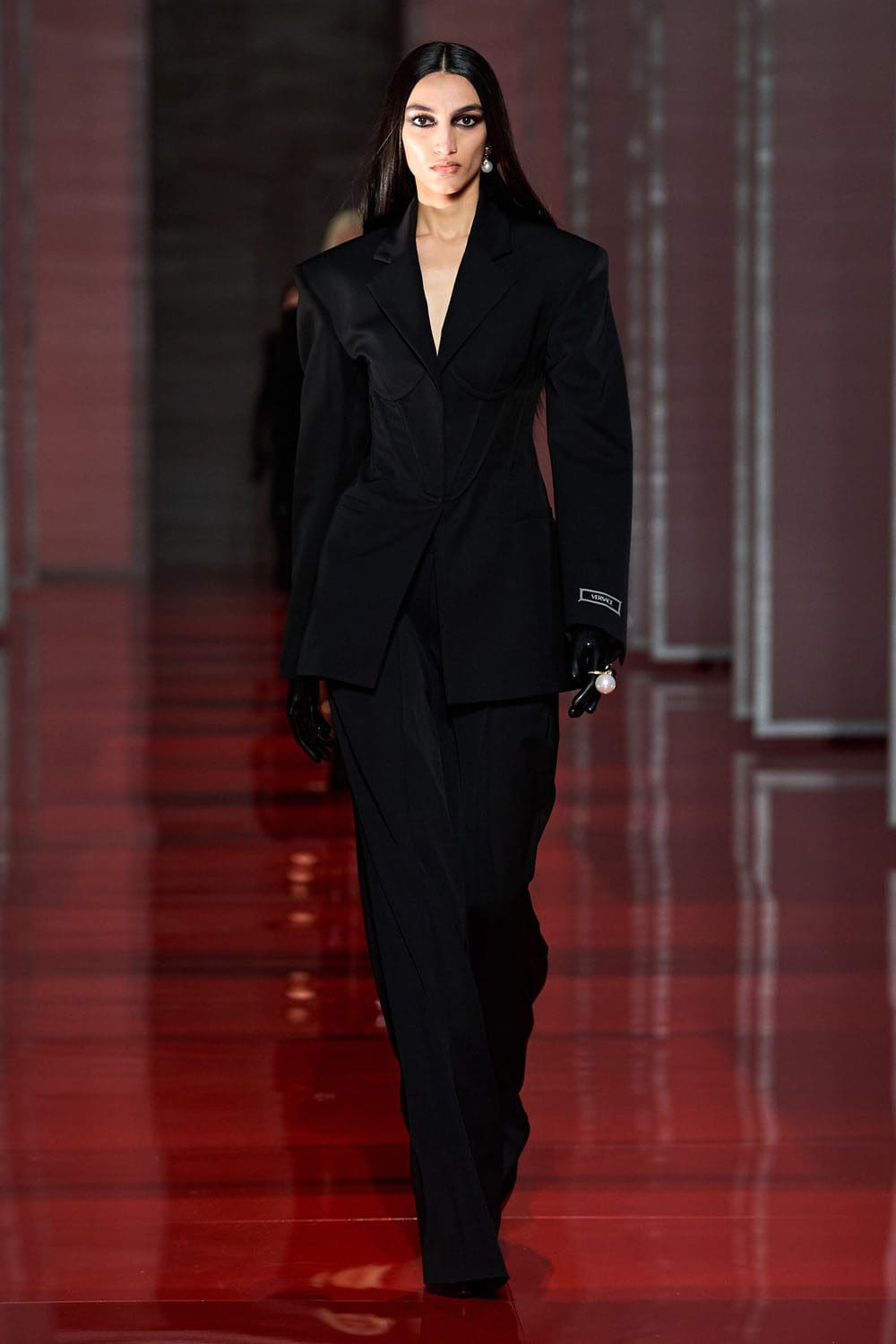 Versace Outono Inverno 2022-2023 Milão Runway revista