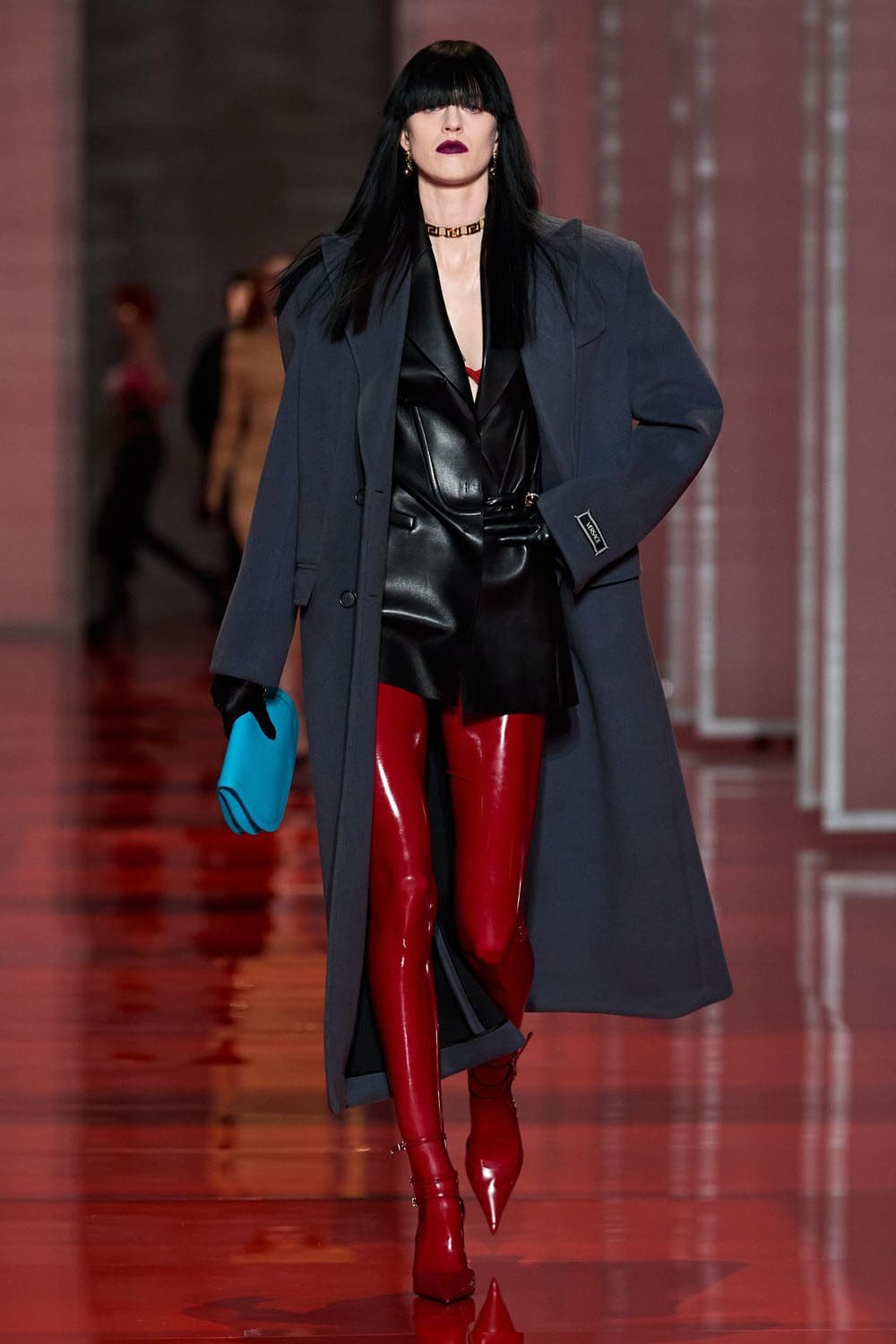 Versace Outono Inverno 2022-2023 Milão Runway revista